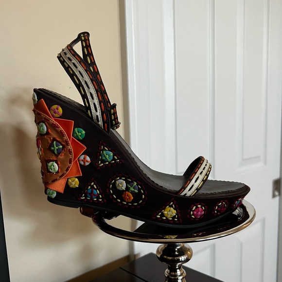 Sam Edelman Brown & Orange Boho Button Embellished Platform Sandals. 8.5M - Picture 2 of 15